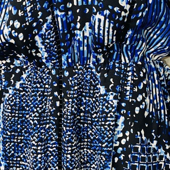 Parker v-neck front tie dress with all over print . Size medium - Picture 4 of 12